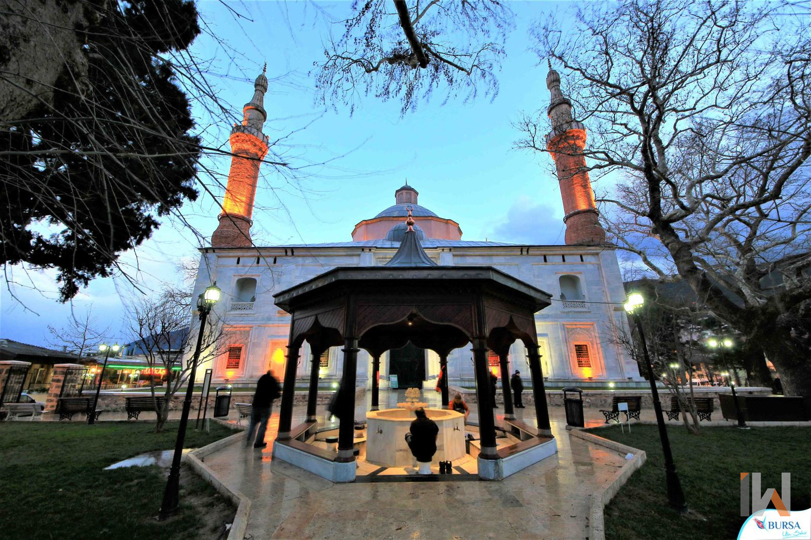 <h3>GREEN MOSQUE</h3>Green Mosque is an example of early Ottoman architecture, built by Sultan Mehmet I between 1419 and 1421. It is not only a mosque, but also part of a large social complex. It includes structures such as madrasahs, mausoleums, soup kitchens and baths. Sultan Mehmed I and his son II. Murad was buried in the tomb called Green Tomb here. The Green Mosque got its name from the tiles painted with green ink inside. This important structure is also included in UNESCO's World Heritage List.
