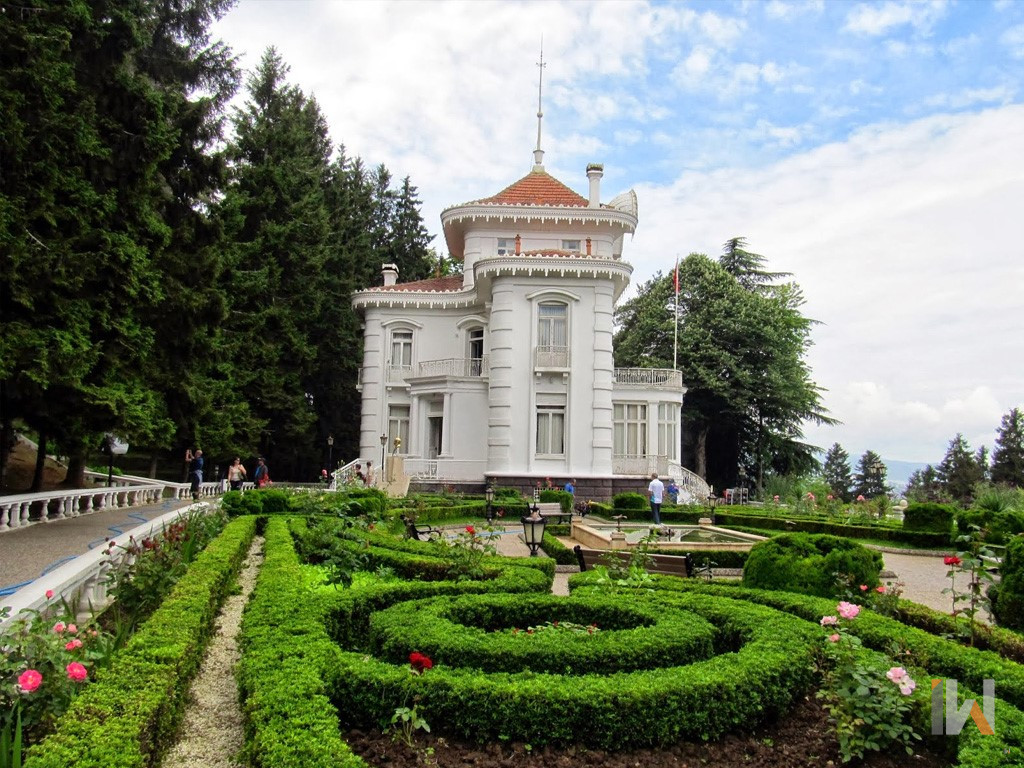 <h3>ATATÜRK PAVİLİON</h3>Atatürk Pavilion is the house where Mustafa Kemal Atatürk, the founder and first President of the Republic of Turkey, stayed during his visit to Trabzon in 1924. This historical pavilion was purchased by the Trabzon Municipality to be presented as a gift to Atatürk. After being gifted, Atatürk stayed in this house several times. Following Atatürk's passing, the house was transformed into a museum and opened to visitors. Atatürk Pavilion Museum provides visitors with a significant perspective on Atatürk's life by showcasing his personal belongings and photographs. This pavilion, one of Trabzon's historical treasures, attracts the attention of both the local population and visitors from all corners of the country. Atatürk Pavilion is preserved as an important cultural heritage to commemorate the memory of Mustafa Kemal Atatürk, a crucial figure in Turkey's struggle for independence. 